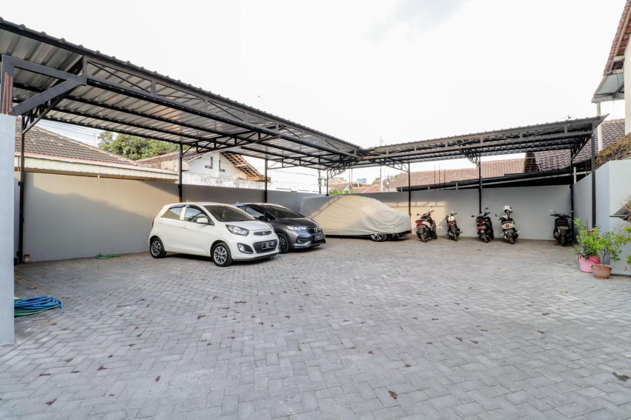 Khatarina Female Residence Maguwo Exterior foto